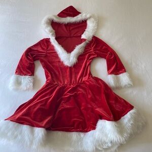 Super cute women’s Santas helper costume. Size M. Worn once. No belt
